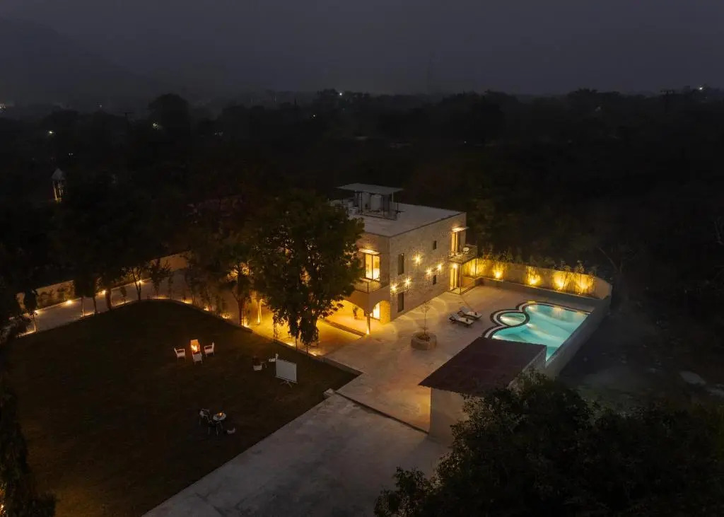 SaffronStays Pristine Manor - 8-BR Udaipur villa with private pool, garden, and event space near Fateh Sagar Lake