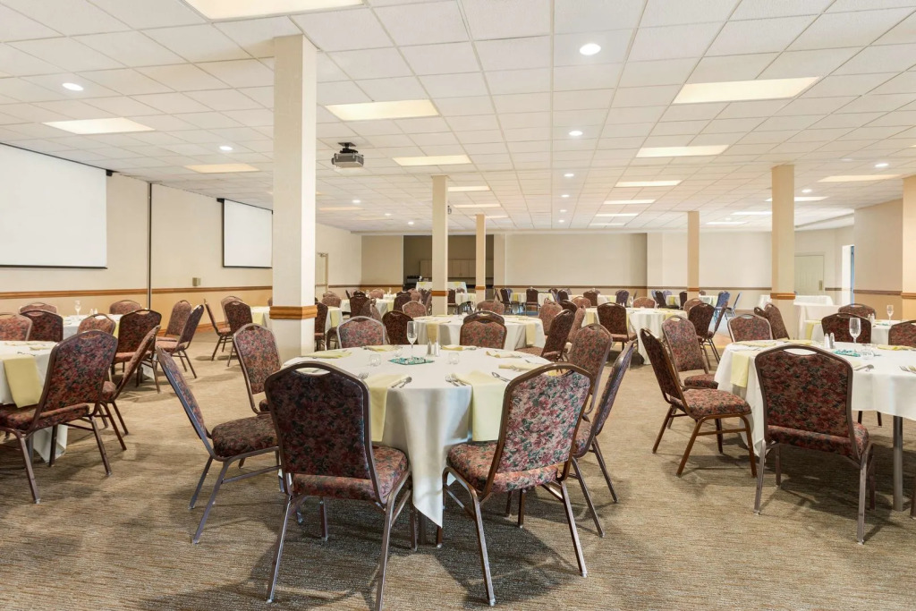 Country Inn & Suites by Radisson, Lincoln North Hotel and Conference Center, NE