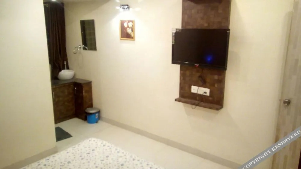 Hotel Golden Dream Lodging