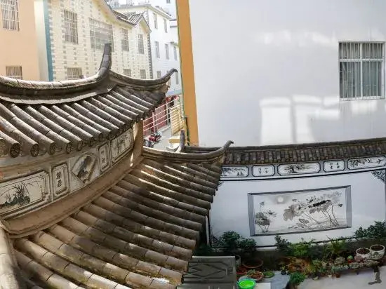 Dali Mountain Ling Inn (Century Middle School)