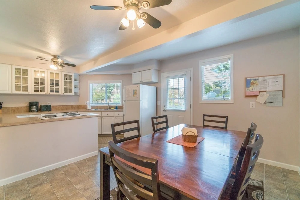 Beach Retreat 4 Bedrooms 2 Bathrooms Home
