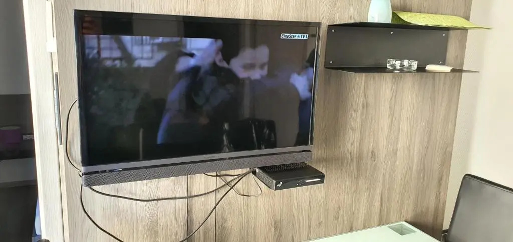 Pirovac Premium Luksuzni Mobile-Home on the beach 6 ležaja satelit tv wifi klima 2 x wc velika terasa full opremljena ljubimci dozvoljeni parkirno mjesto 10m do plaže pogodno za djecu mali obiteljski kamp 100m do centra mjesta