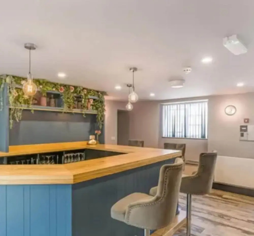 Ivy House, 6-beds, Sleeps 19 With Hot Tub