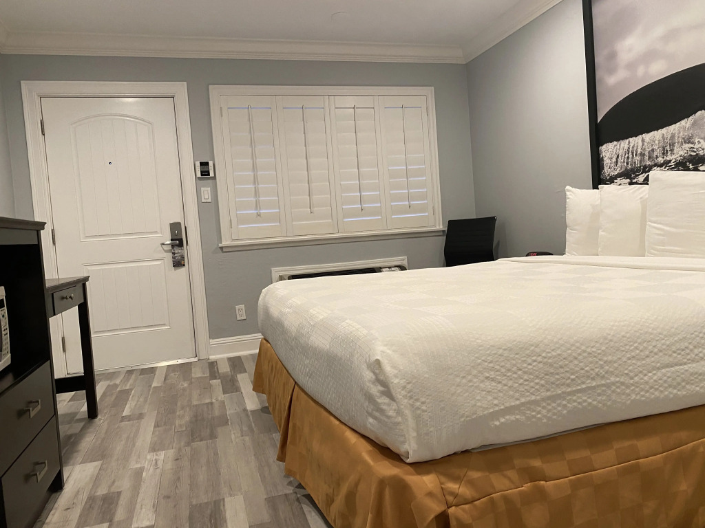 Aura Inn Monterey