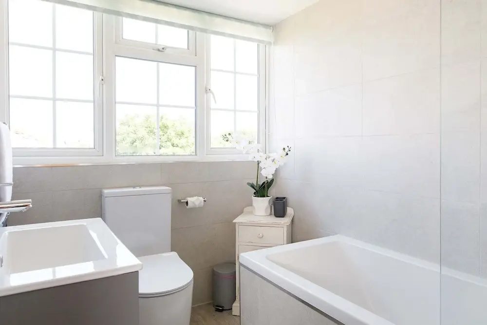 Beach House for 10 With hot tub Garden