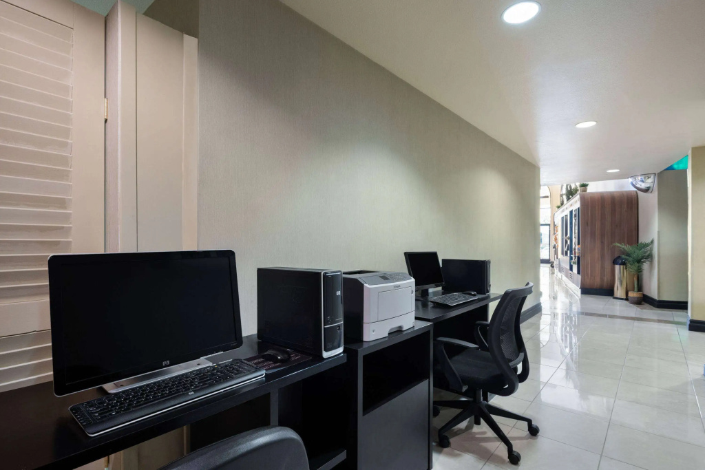 Hotel Marguerite South Anaheim - Garden Grove, Trademark Collection by Wyndham