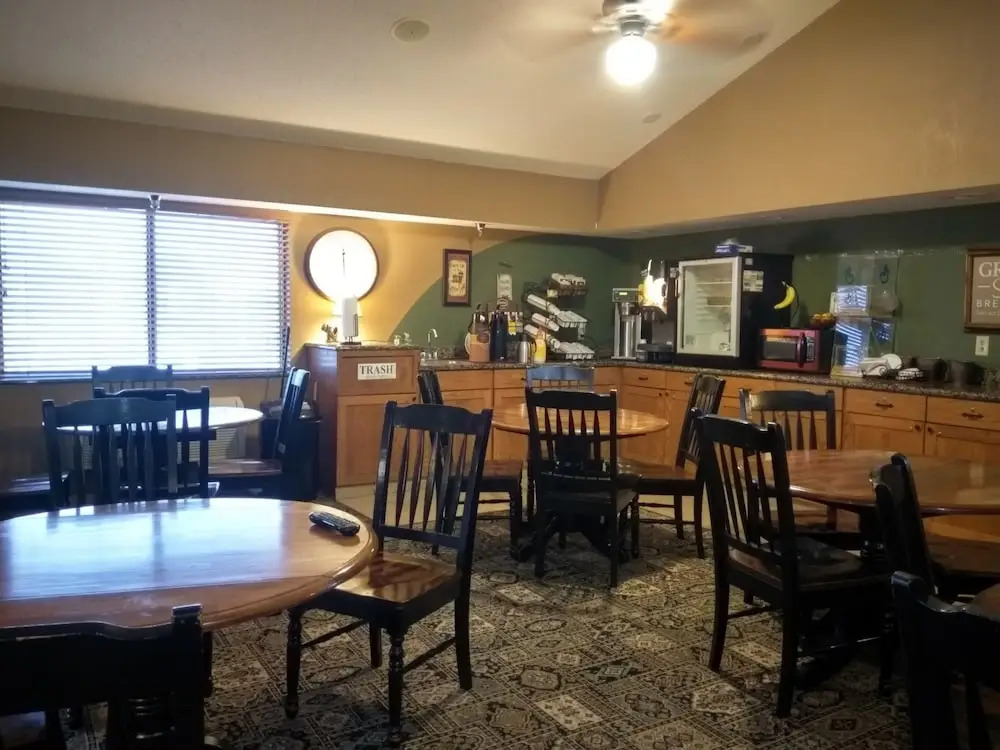 Madelia Hotel & Suites