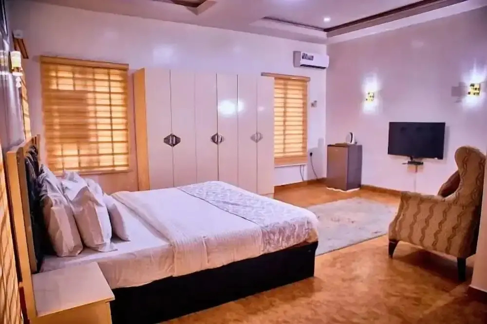 EVC  Apartments