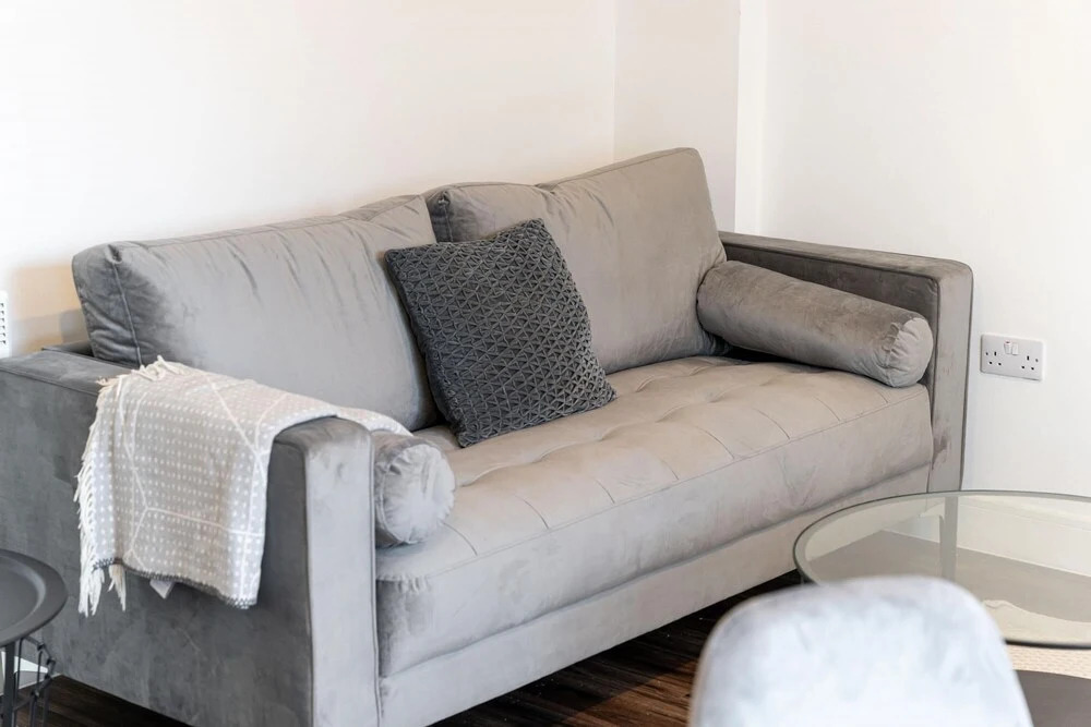 Contemporary 1 Bedroom Apartment - Amazing Location With Free Parking on Site