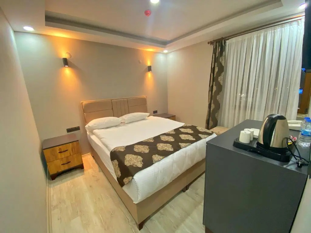 Whitestone Hotel
