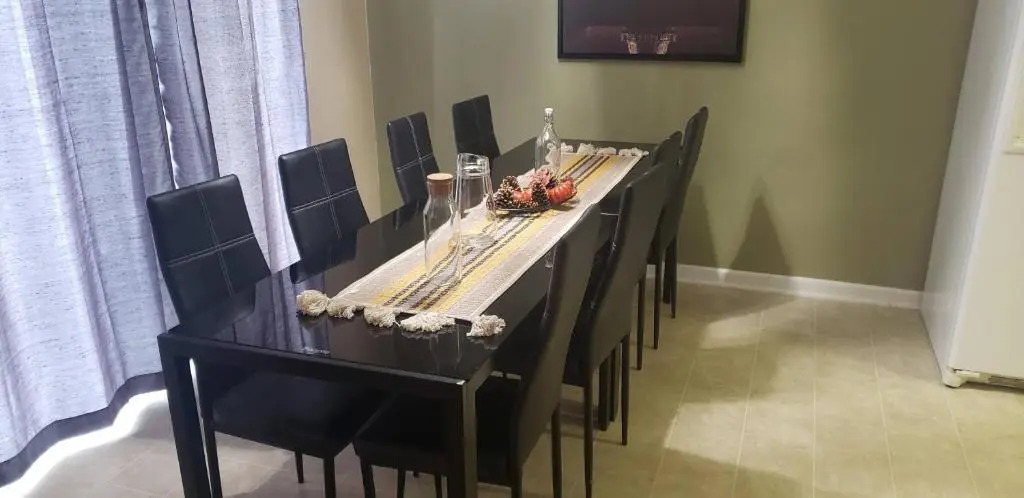 6 Bed Seasoned Family/grad Groups Get Together