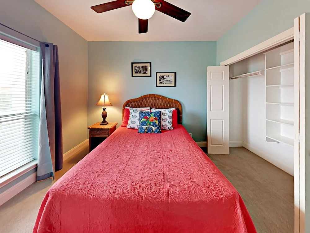 Aransas Tarpon 5 Bedrooms 3 Bathrooms Home