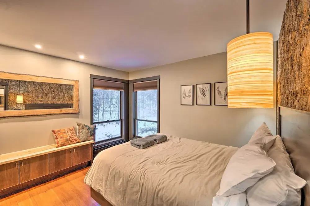 Riverfront Lincoln Condo: 1 Mi to Loon Mountain!