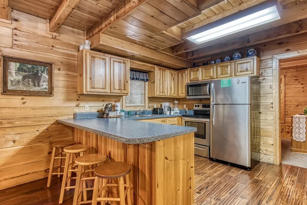 Er 256 - Smoky Mountain Top Great Location - Close To Town! 3 Bedroom Cabin by RedAwning