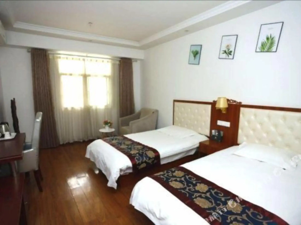 Huamei Holiday Hotel