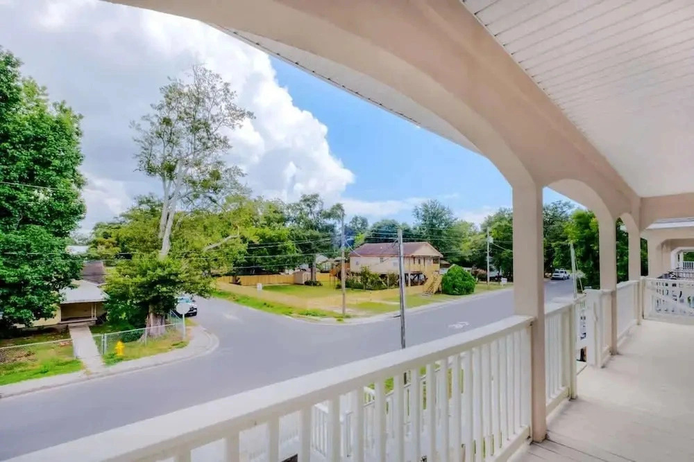 Cozy 2 Bed Duplex Just Blocks From Downtown Biloxi