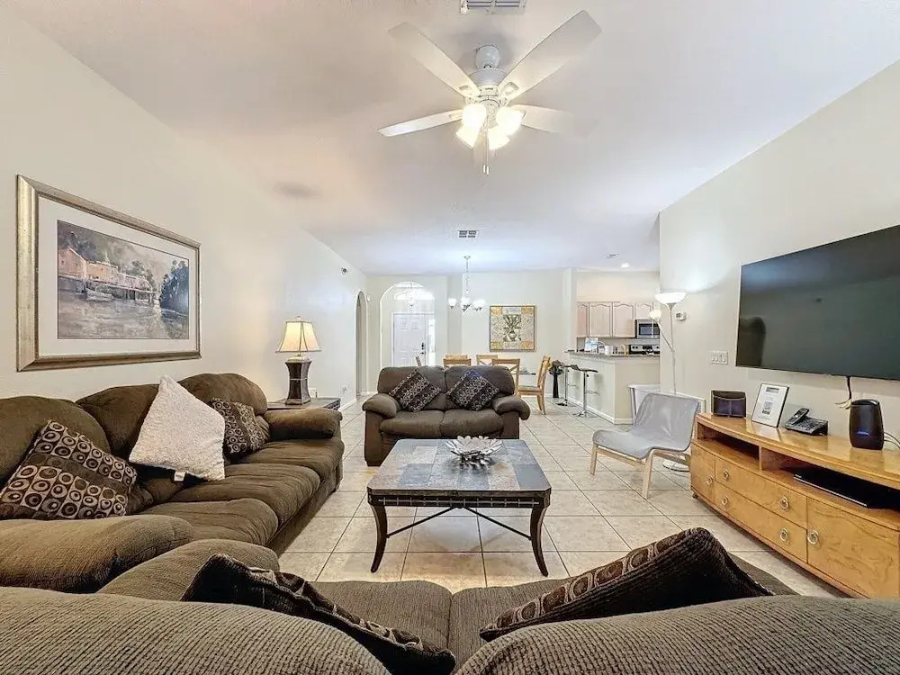 Walk To Silver Spurs Rodeo And Heritage Park 4 Bedroom Home