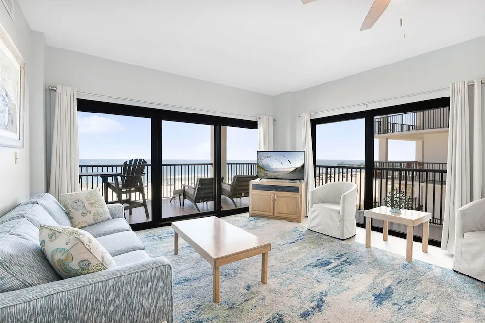 Palms 404- 4th Floor Corner-unit Beachfront 3 Bedrooms 3 Baths Sleeps 8