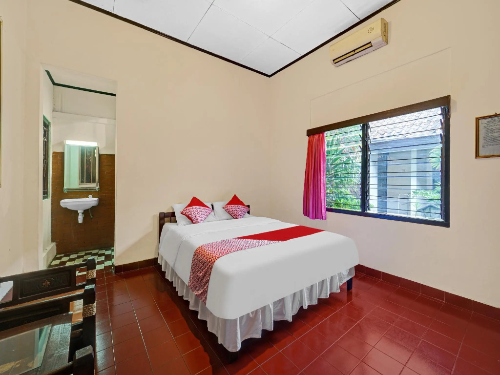 OYO 90676 Oryza Hotel