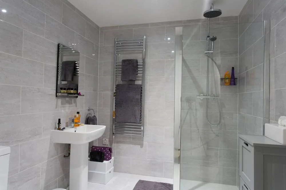 Cotels 7Zero1 Aparthotel - Unique Apartment building with friendly Reception - Pet Friendly - Private Garden Area