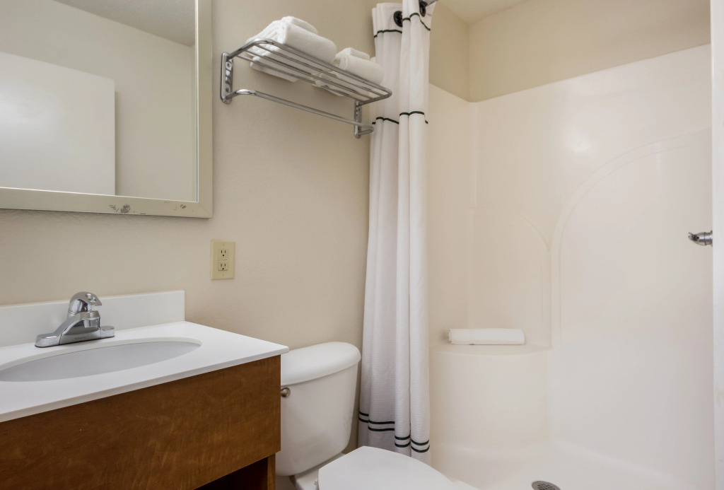HomeTowne Studios by Red Roof Dallas - Mesquite