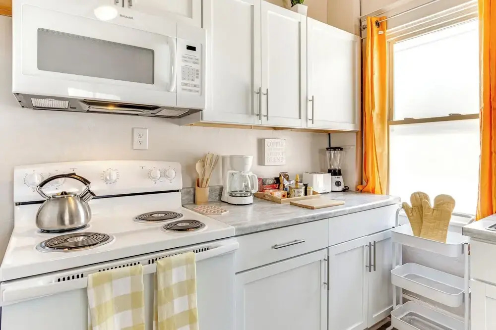 3 Mi to Dtwn Indy: Pet-friendly Home w/ Backyard!