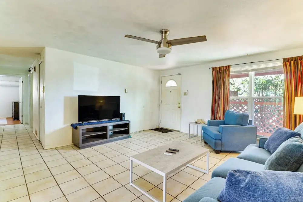 Pets Welcome: Hot Tub Haven in Albuquerque!