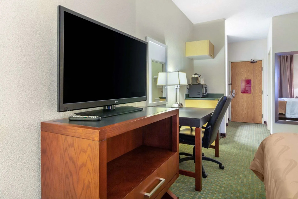 Spark by Hilton Lakewood Denver Southwest