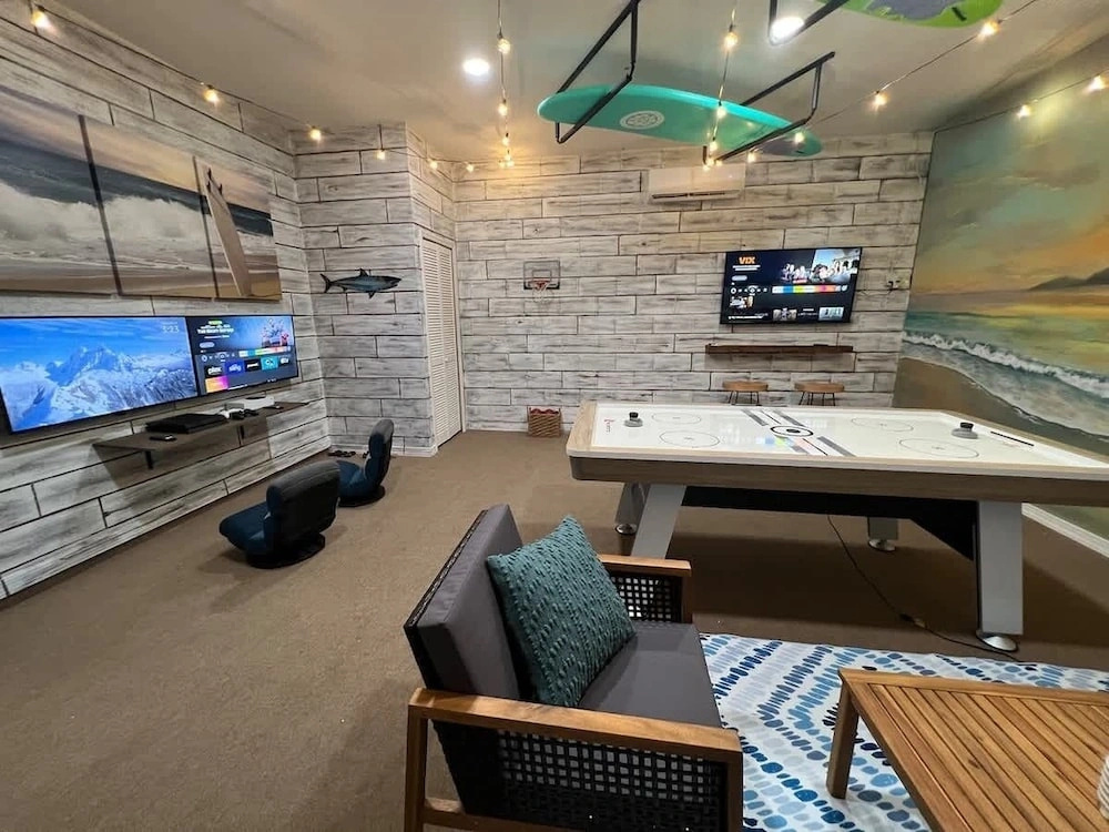 Wildlife Themed Villa 4 Bd Pool Near Disney 4 Bedroom Home