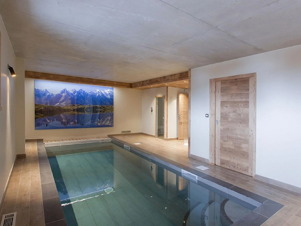 Spacious 14-person chalet with indoor pool in Les Deux Alpes