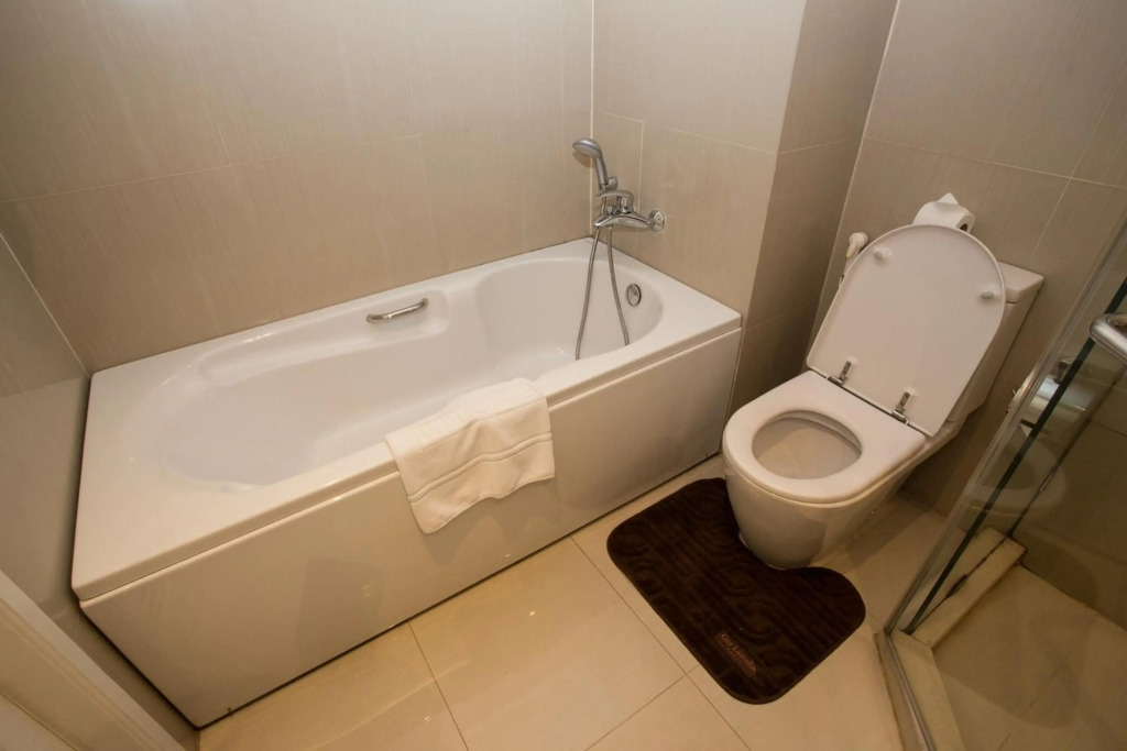 Hope Land Hotel 46/1