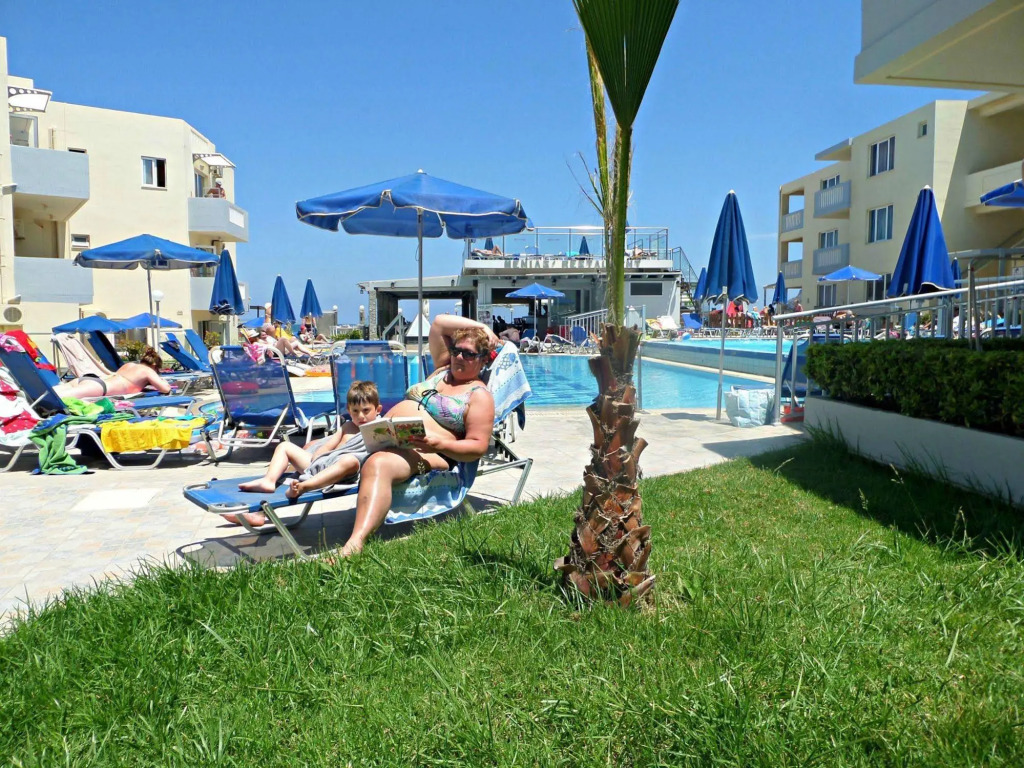 Отель Menia Beach