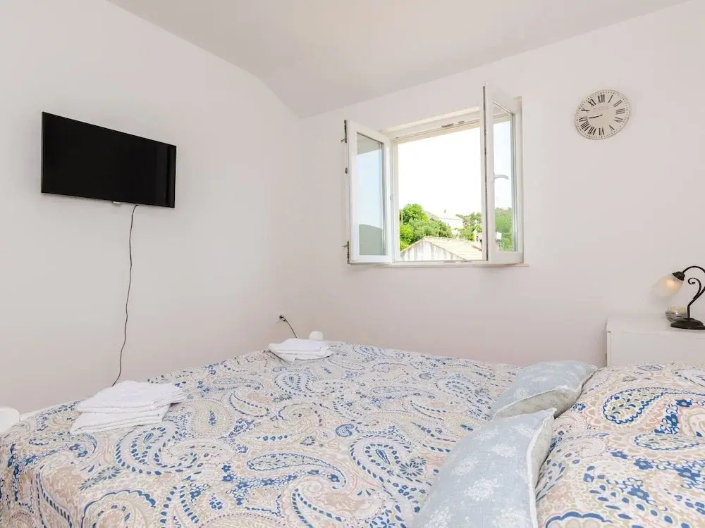 Ana Apartment - One Bedroom Apartment With Balcony