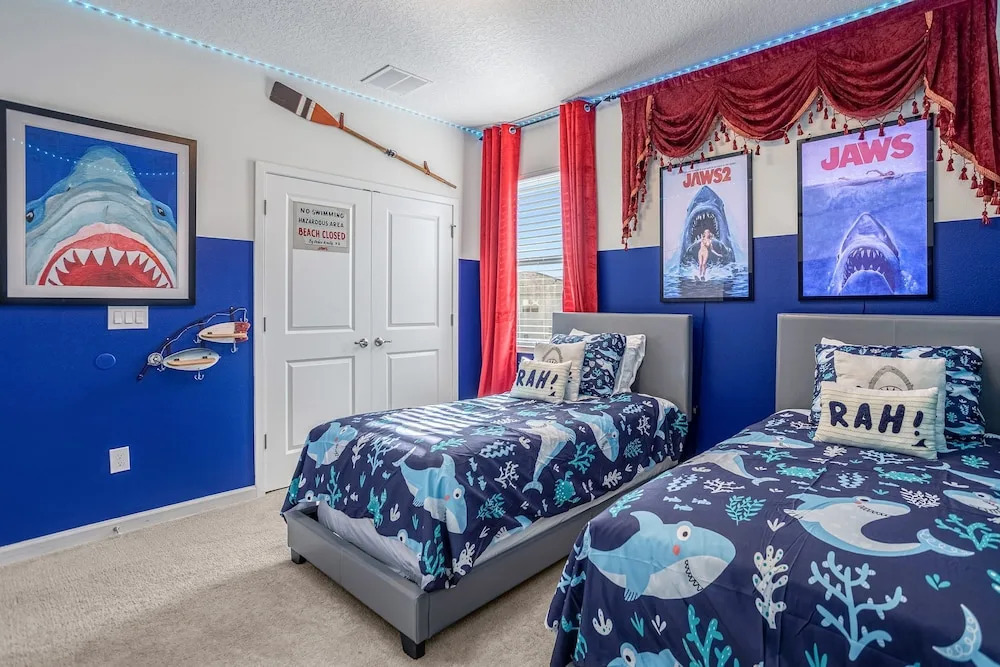 Upstay Mansion w Cinema Games Pool- Sleeps 26