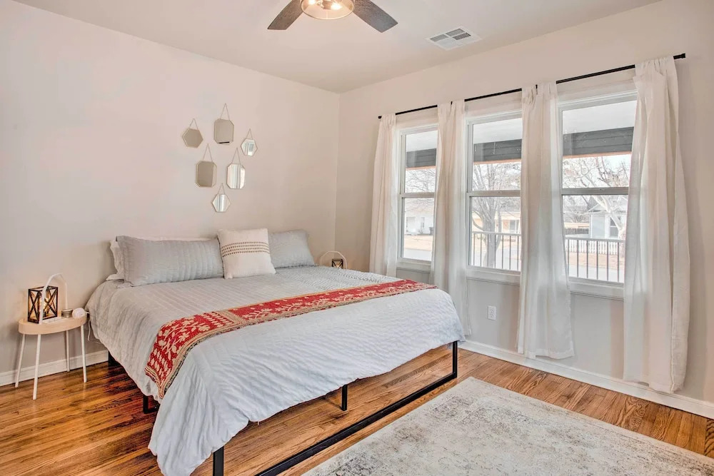 Charming Downtown Home w/ Updated Interior!