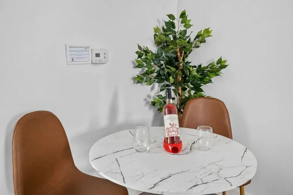 CozySuites Music Row Charming 1BR free parking 49