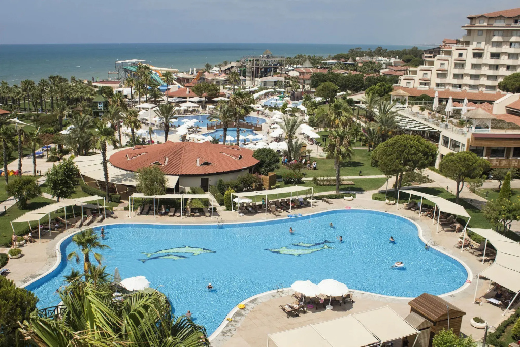 Bellis Deluxe Hotel & Heated for Winter Aqua Park