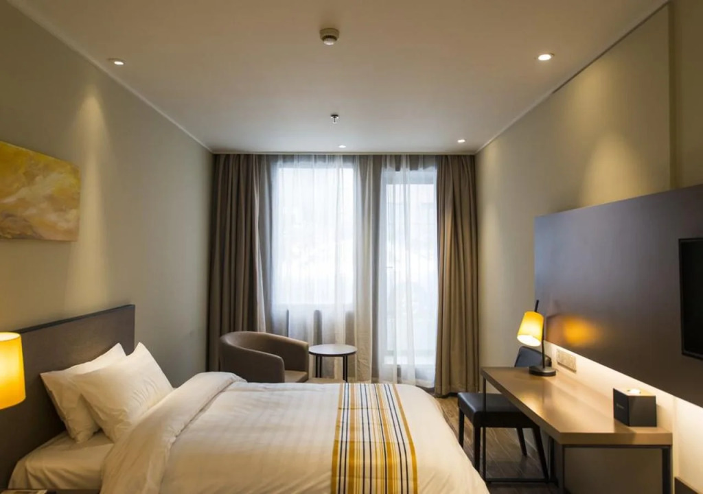Home Inns Plus Shanghai Xujiahui Branch