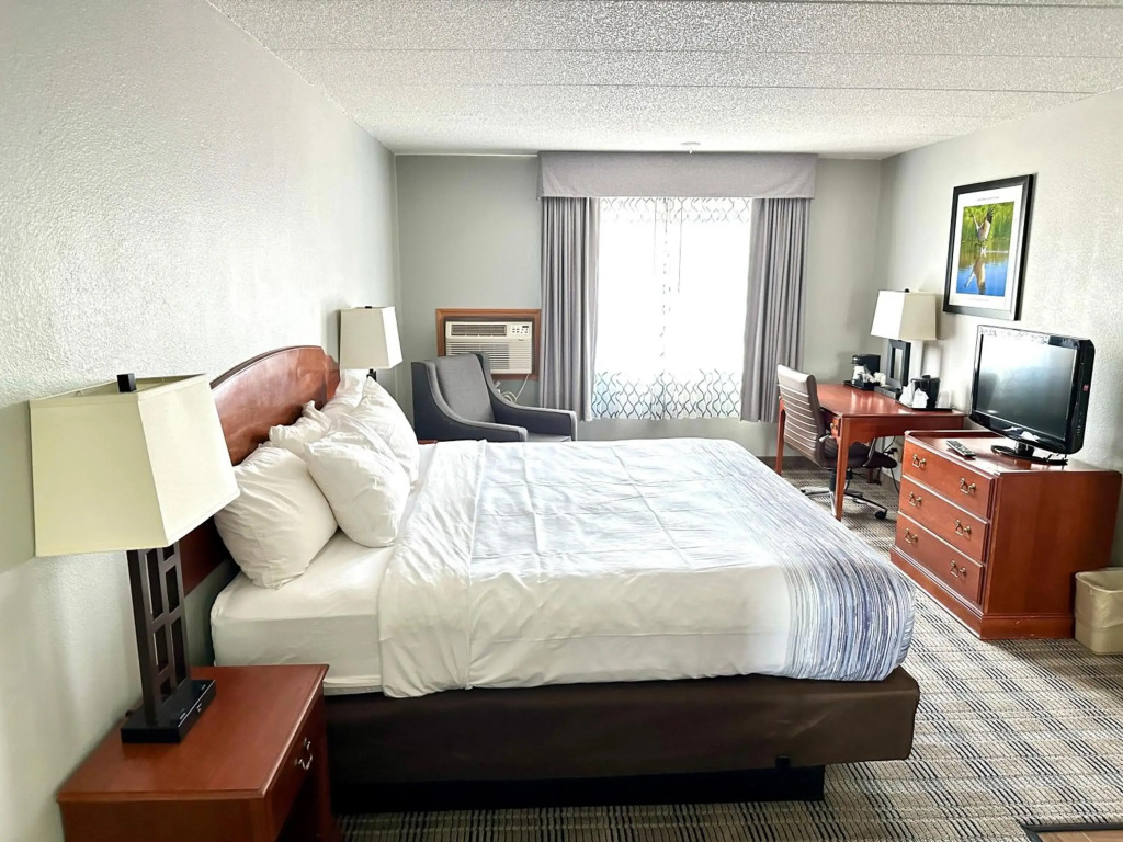 AmericInn & Suites by Wyndham Baraboo Event Center
