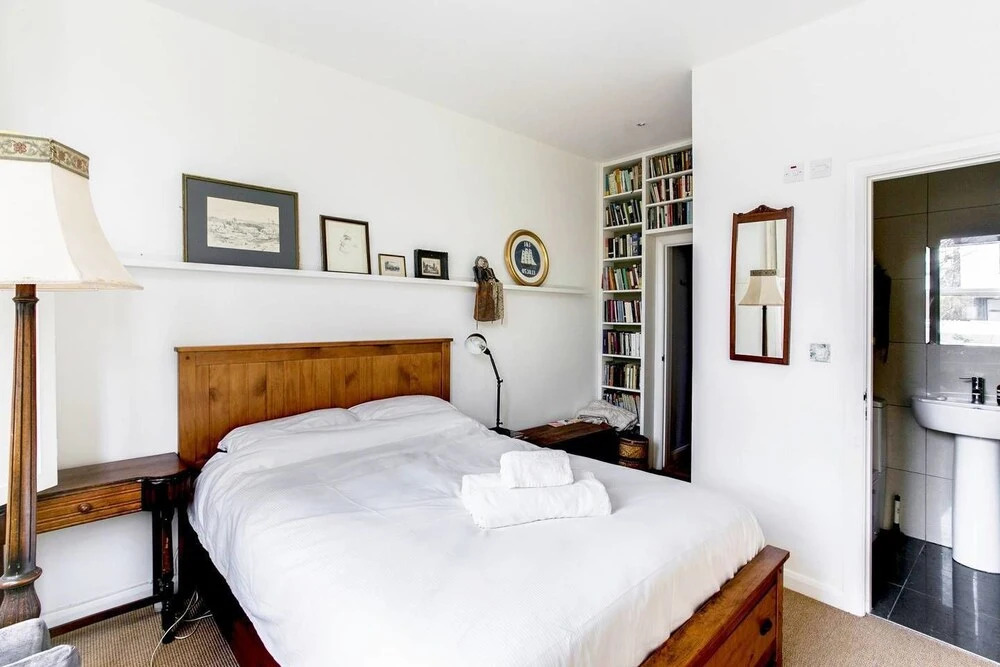 Bright 3 Bedroom Trendy Home by Hampstead