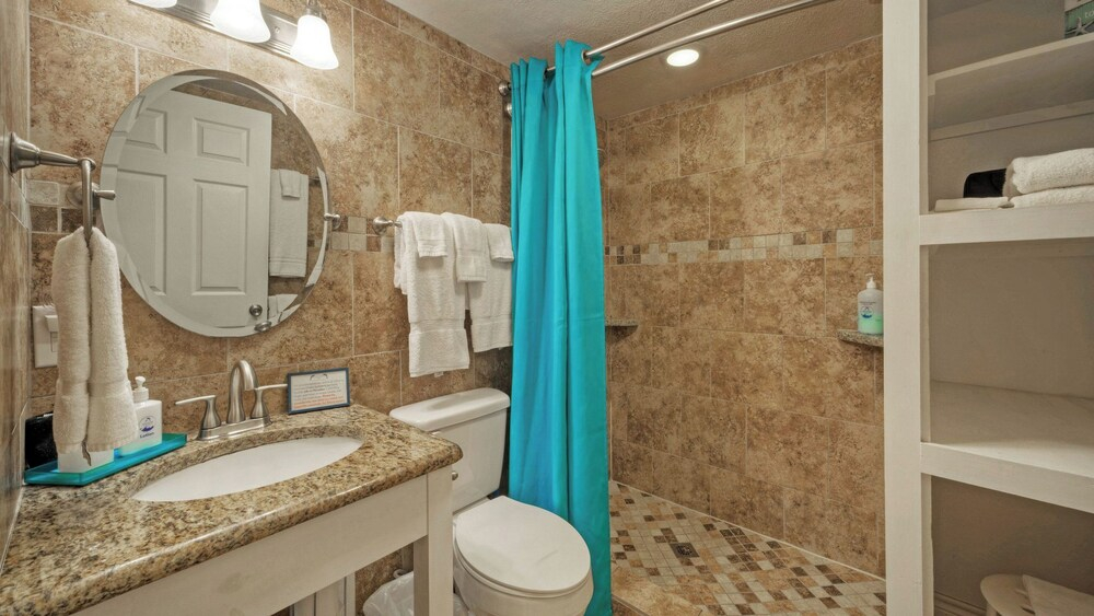 2 Condos in Beachfront Complex Pool, Pickleball+tennis Court, Beach Boardwalk
