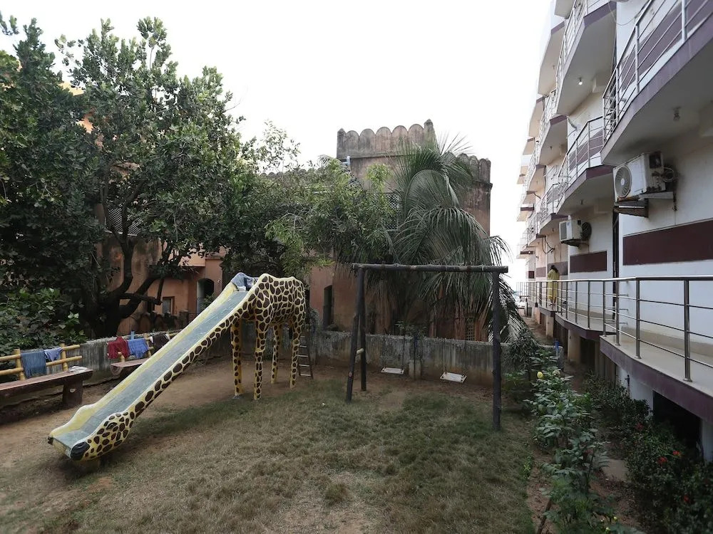 OYO 28314 Hotel Larica