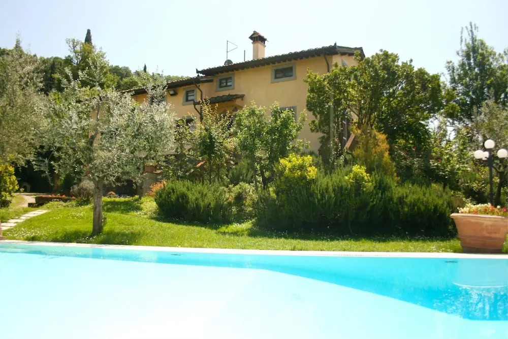 Private Villa with AC, private pool, WIFI, TV, terrace, pets allowed, parking, close to Arezzo