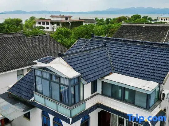 Luxiang Ancient Village Farmhouse