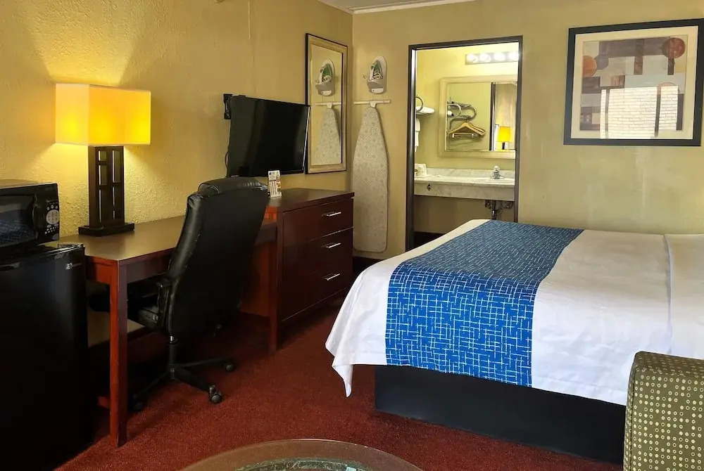 Travelodge by Wyndham Seymour