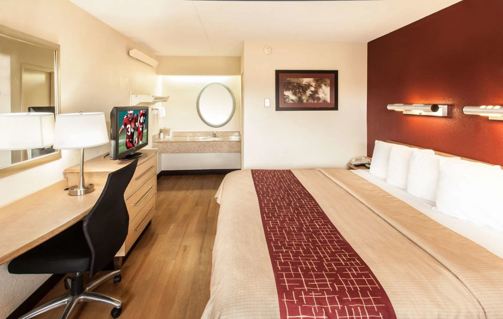 Red Roof Inn Louisville East - Hurstbourne