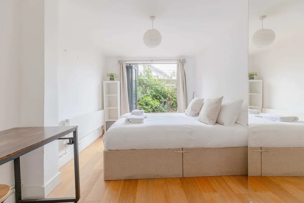 Homely 2BD Flat W/private Patio Near Maida Vale!