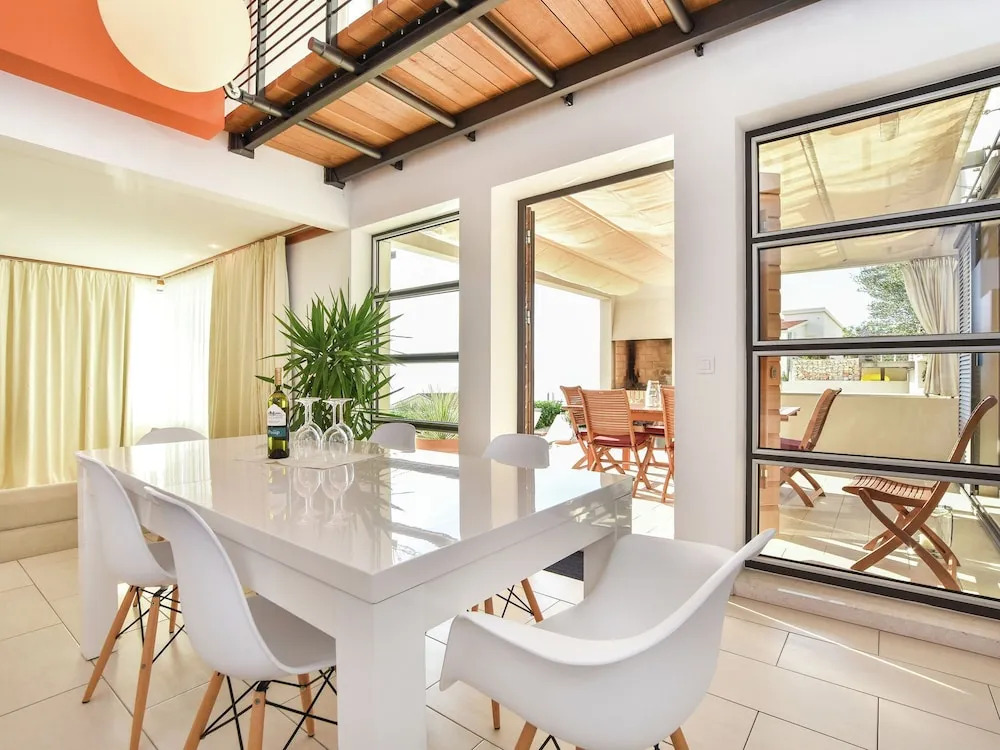 Swanky Villa in Makarska With Sauna, Jacuzzi & Mountain Views