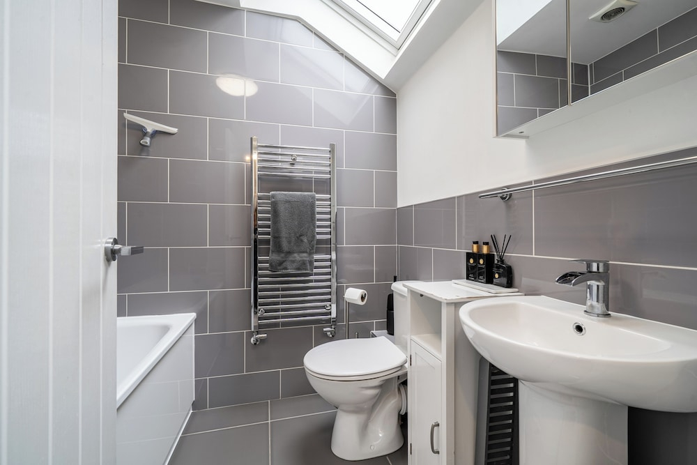 Seaside Cottage Escape in Paignton - Sleeps 4