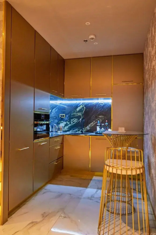 No 1 Oxford Street Hotel And Suites